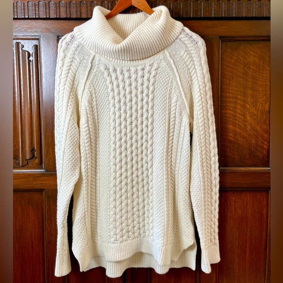 Bebé Cream cable Knit Sweater, size M - Picture 1 of 4